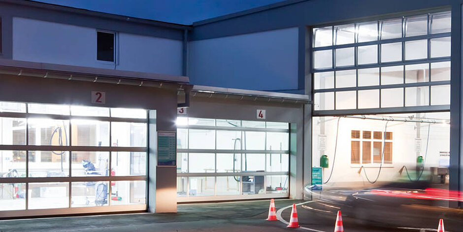 3 Industrietore von außen